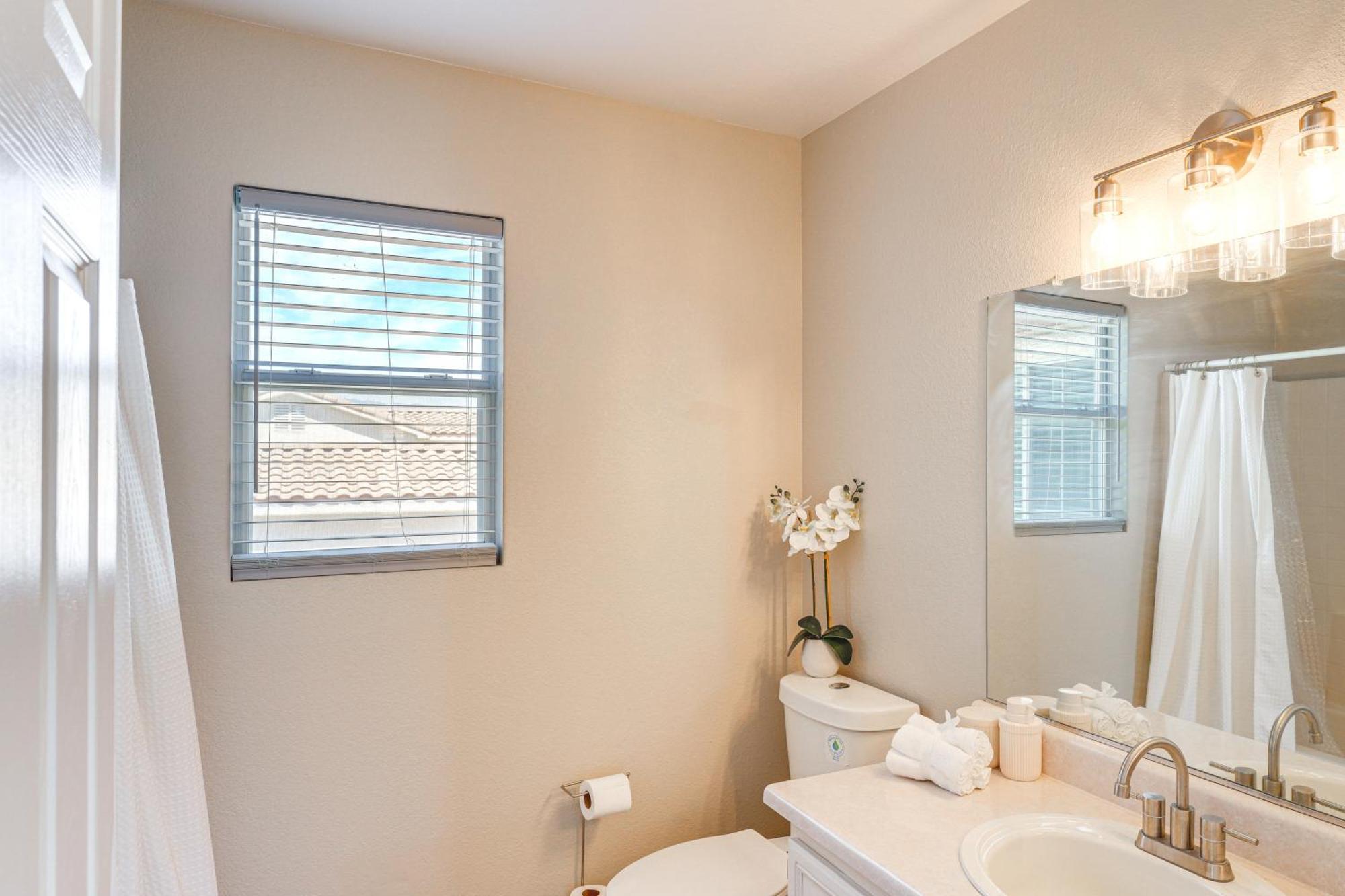 Vegas With Private Pool - Close To Casinos! Holiday home *
